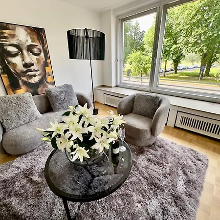 Apartment Schoenster Rheinblick Messe Parken Luxus 10 Person Dusseldorf