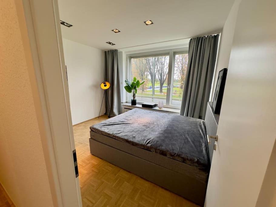 Schönster Rheinblick Messe Parken Luxus 10 Person Apartment Düsseldorf