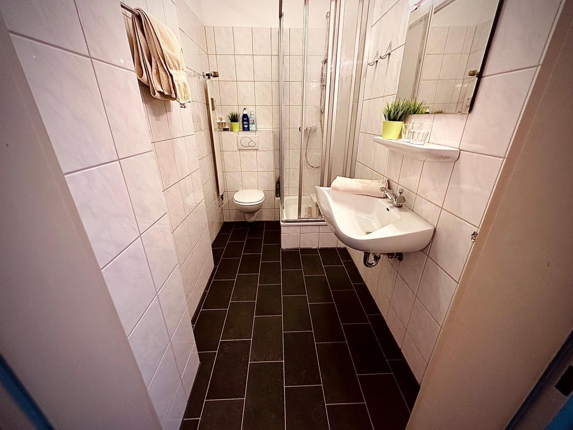 Apartment Schönster Rheinblick Messe Parken Luxus 10 Person Düsseldorf